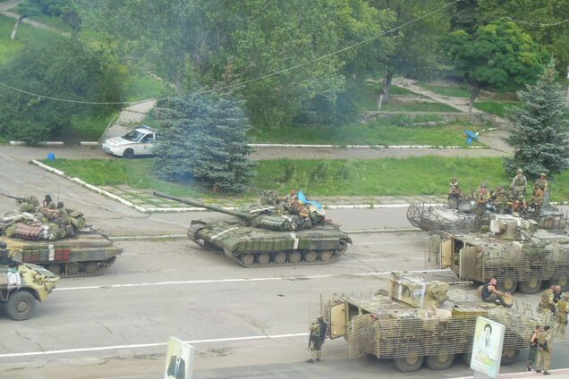 Підняли прапор України! У мережі нагадали про знакову подію на Донбасі