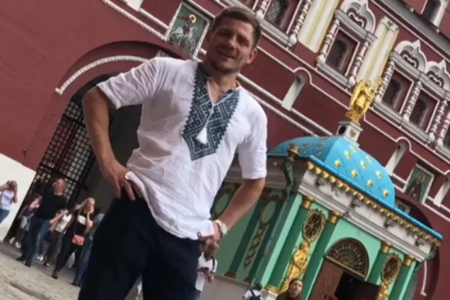 Чемпіон світу з боксу у вишиванці на Червоній площі приголомшив москвичів підтримкою Усика