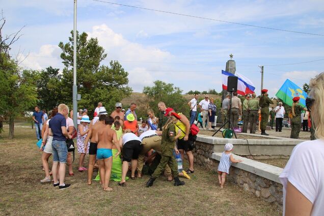 Часами держали под солнцем: в Крыму поиздевались над детьми
