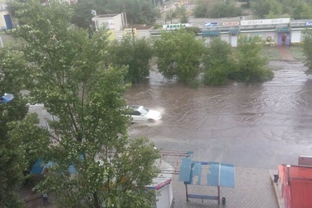 Водоспади в під'їздах: на Донбасі почався водний армагеддон