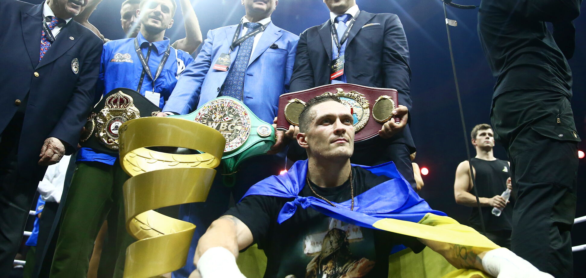 Як нагороджували Усика: з'явилося відео тріумфу українця в Москві