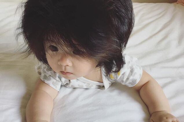 Дівчинка-Елвіс: мережу підкорило фото малюка з дивовижною зачіскою