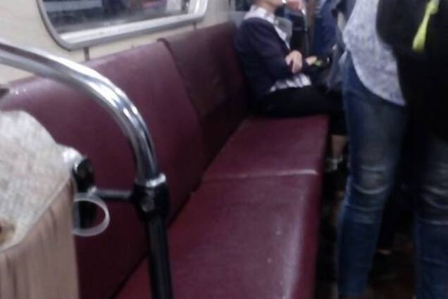 'Непогода, потерпите': ЧП в метро Киева разгневало сеть. Фотофакт