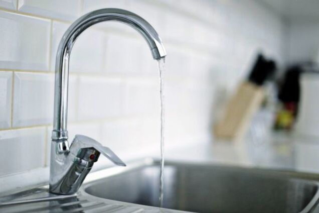 Спасибі Коломойському: в Україні здорожчає вода