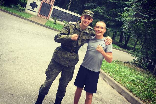 Знаменитый украинский боксер сделал фото с бойцом российской армии