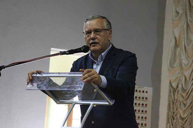 Гриценко рассказал, как Порошенко встал на сторону контрабандистов