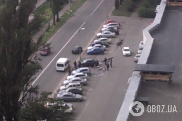 Стрільба та обличчям в асфальт: кадри спецоперації в Києві потрапили на відео