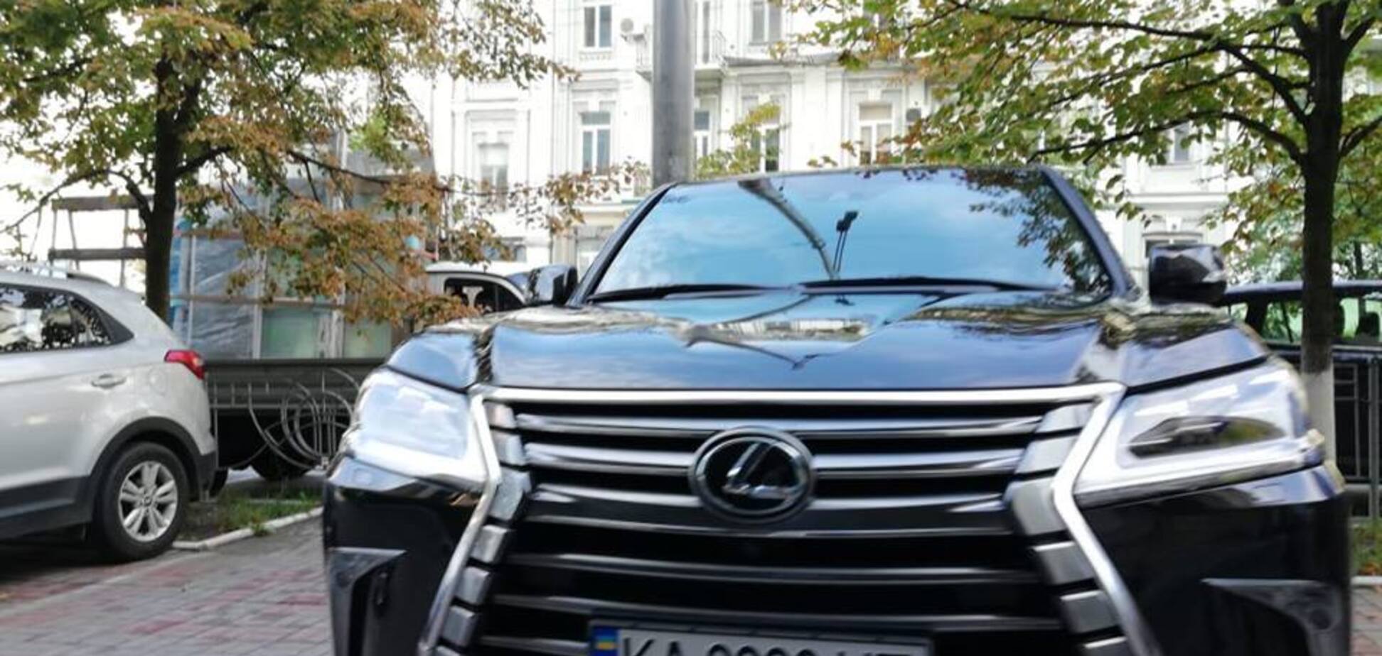 Активисты нашли у зампредседателя ФПУ элитное авто