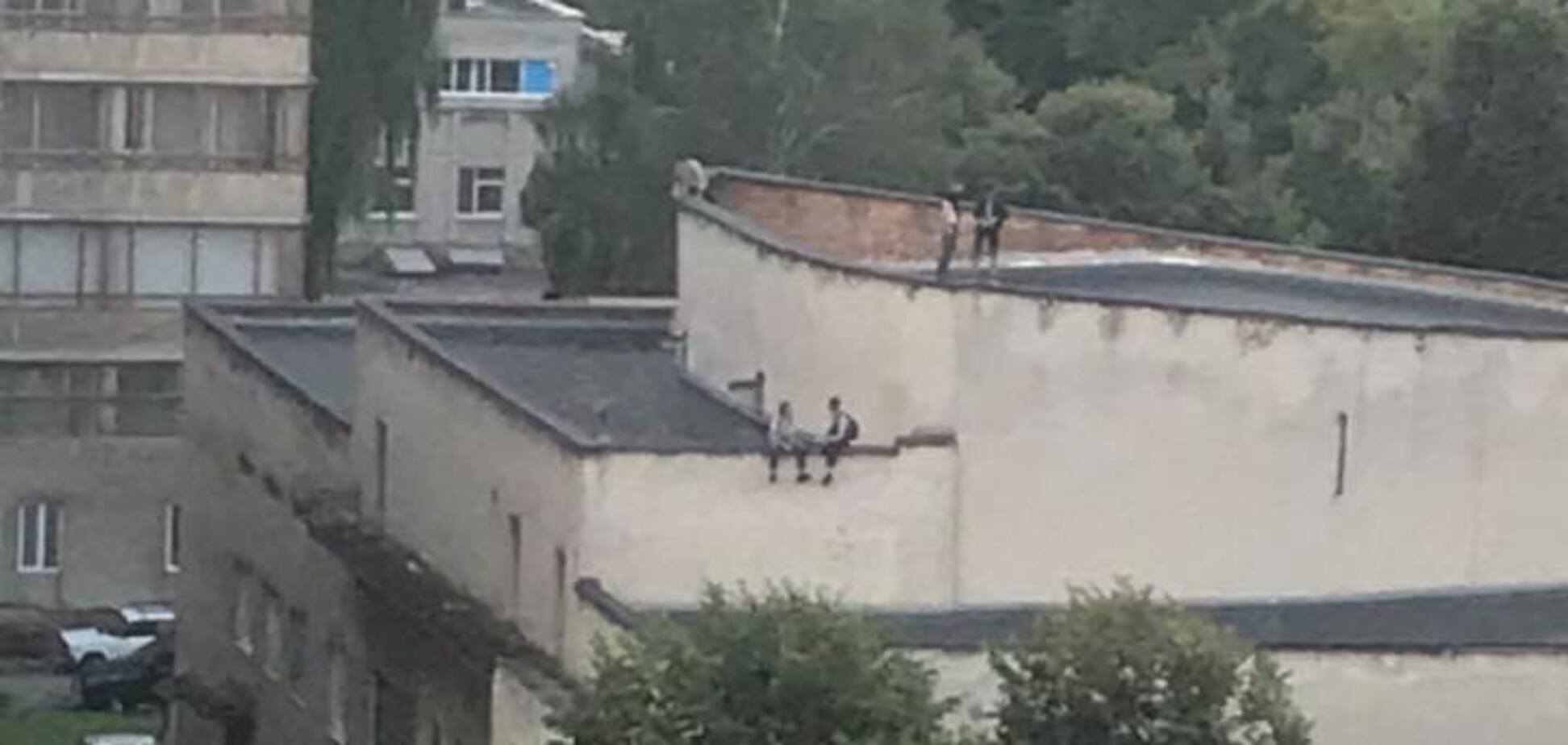 'Природний відбір!' У мережі показали небезпечну розвагу дітей у Львові