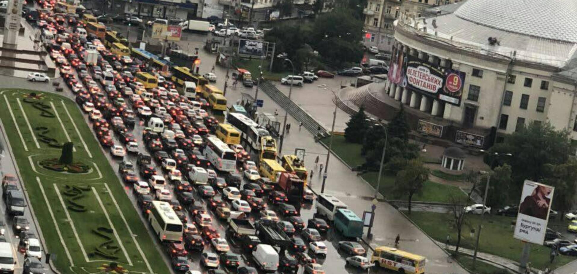 Столицу затопило: Киев парализовали гигантские пробки