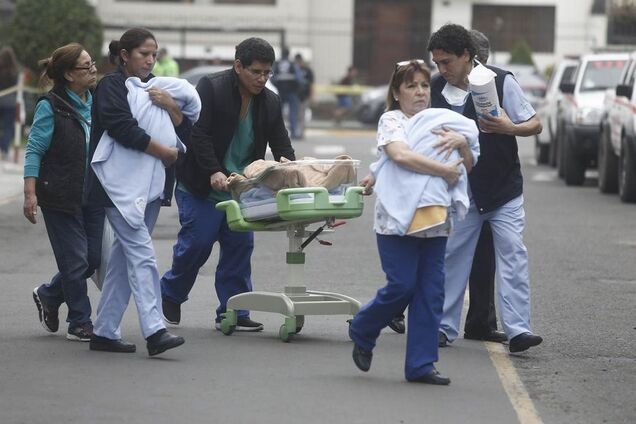 Теракт в столице Перу: двумя взрывами в клинике ранены 20 человек