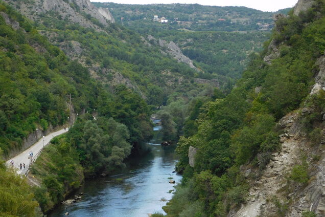 Чим вражає каньйон Матка: захоплюючі фото з Македонії