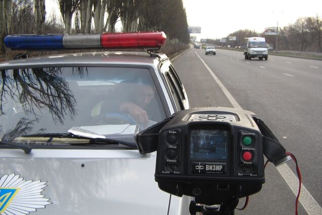 Мажоров и 'черных' перевозчиков штрафами не испугаешь