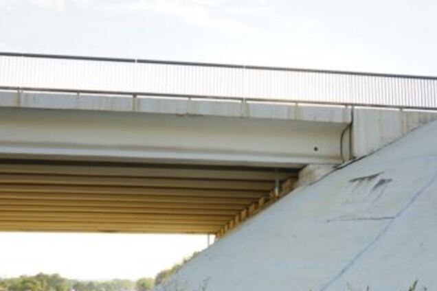 Дал трещину: у россиян проблемы с важным мостом в Крыму