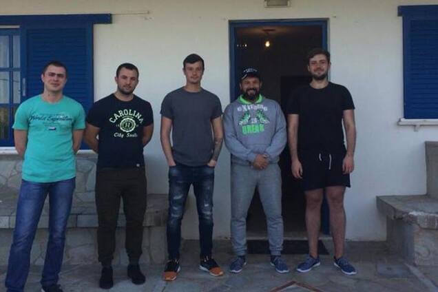 14 місяців у неволі: в Україну з Греції повернули 12 моряків