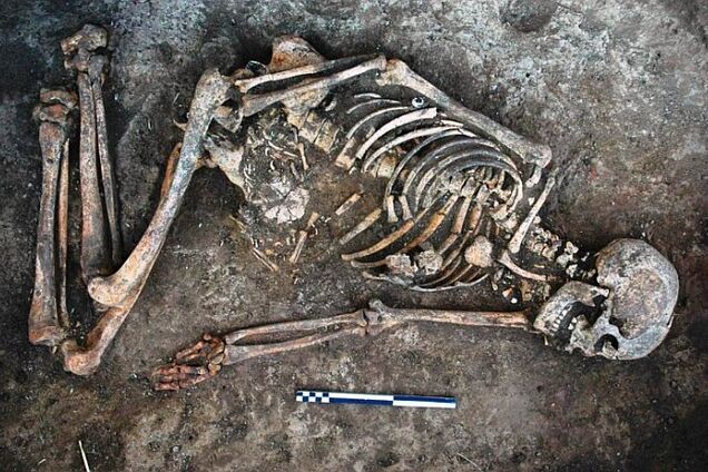 В Україні знайшли древній скелет жінки із загадковими відмітками