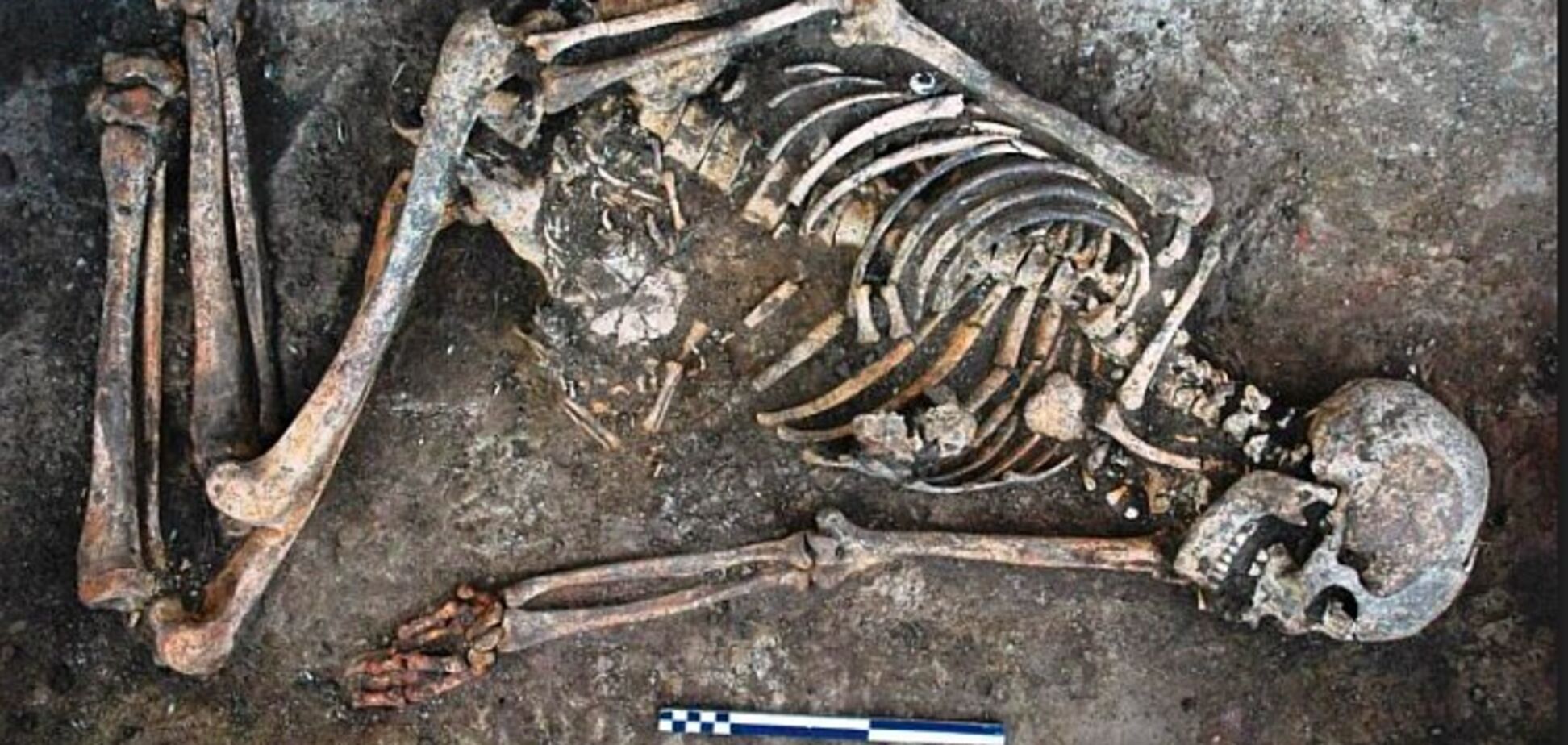 В Украине нашли древний скелет женщины с загадочными отметками