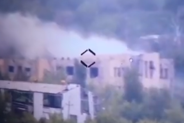 Дим валив стовпом: воїни ЗСУ розбили позицію 'Л/ДНР' на Донбасі. Відеофакт