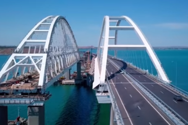 'Забито до сентября': в сети высмеяли 'бешенный трафик' на Крымском мосту