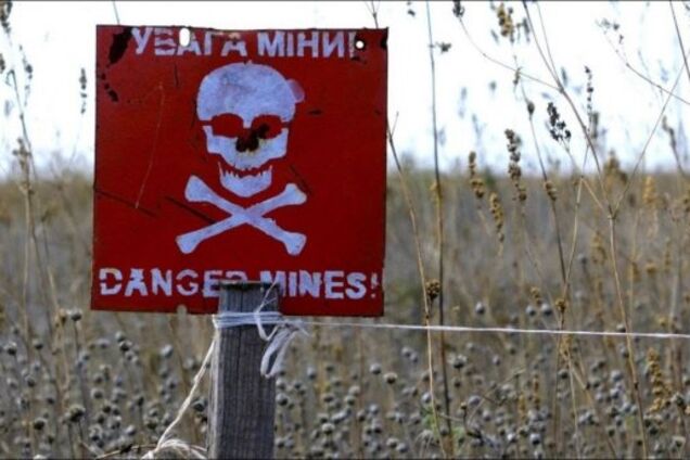 На могилі друга: на Донбасі діти підірвалися на міні