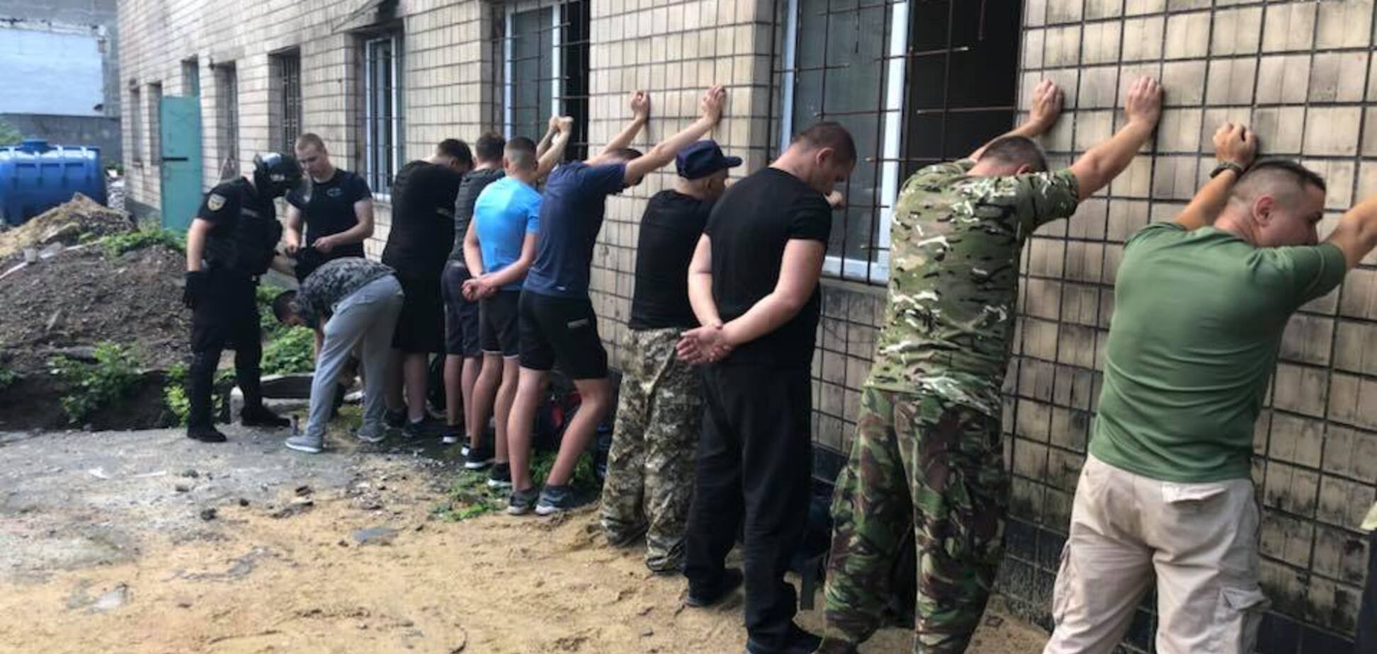 В Одесі озброєні люди захопили підприємство
