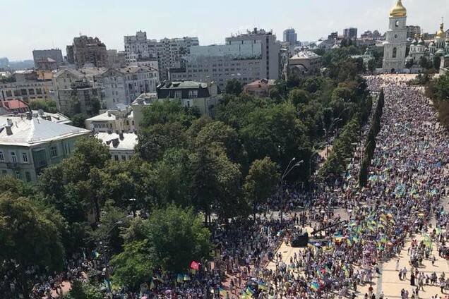 Более 100 тысяч! Крестный ход УПЦ КП сравнили с Майданом