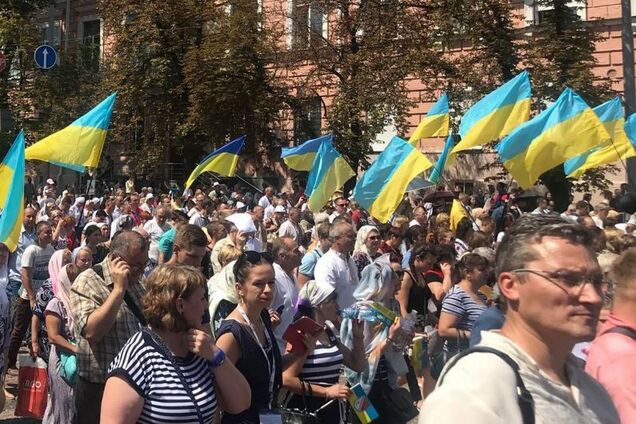 Крестный ход в Киеве: УПЦ КП собрала в разы больше людей, чем МП