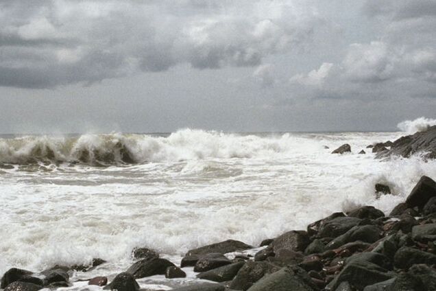 Размыло и затопило: на Запорожье десятки отдыхающих попали в ловушку