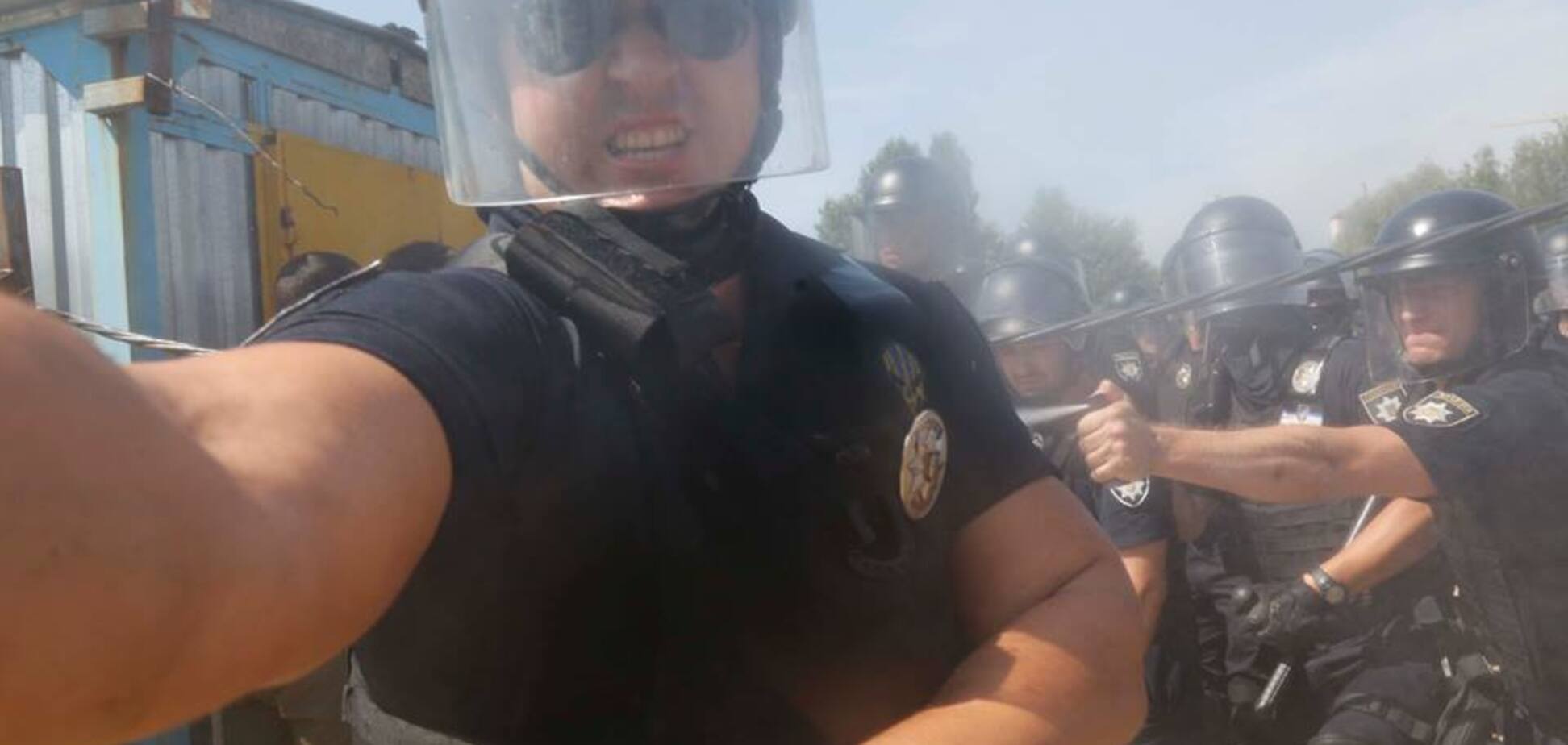 В Киеве полицейский напал на известного журналиста: подробности скандала
