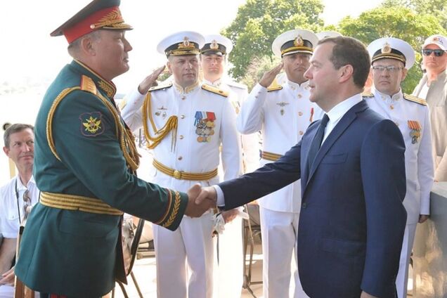 Медведєв похвалився візитом в окупований Крим: опубліковані фото