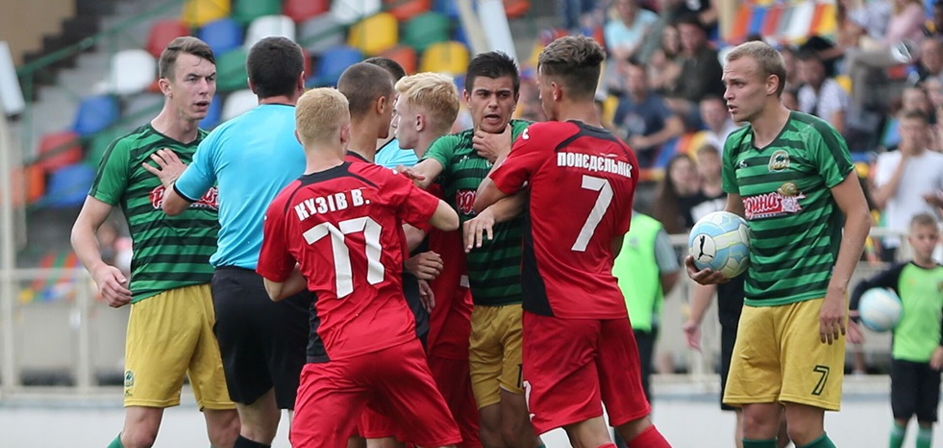Лужа крови: украинский футболист получил опасное повреждение. Фото 18+