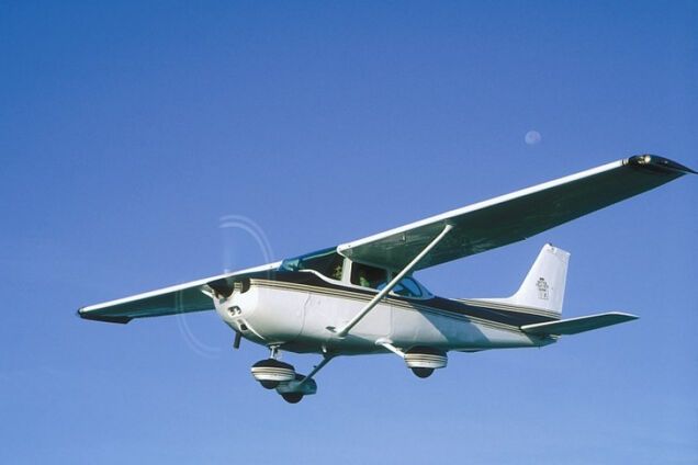 У Швейцарії літак врізався в гору: є жертви