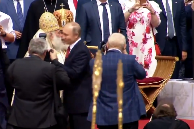 'Мерзкое зрелище!' Путин возмутил сеть выходкой на Крестном ходе