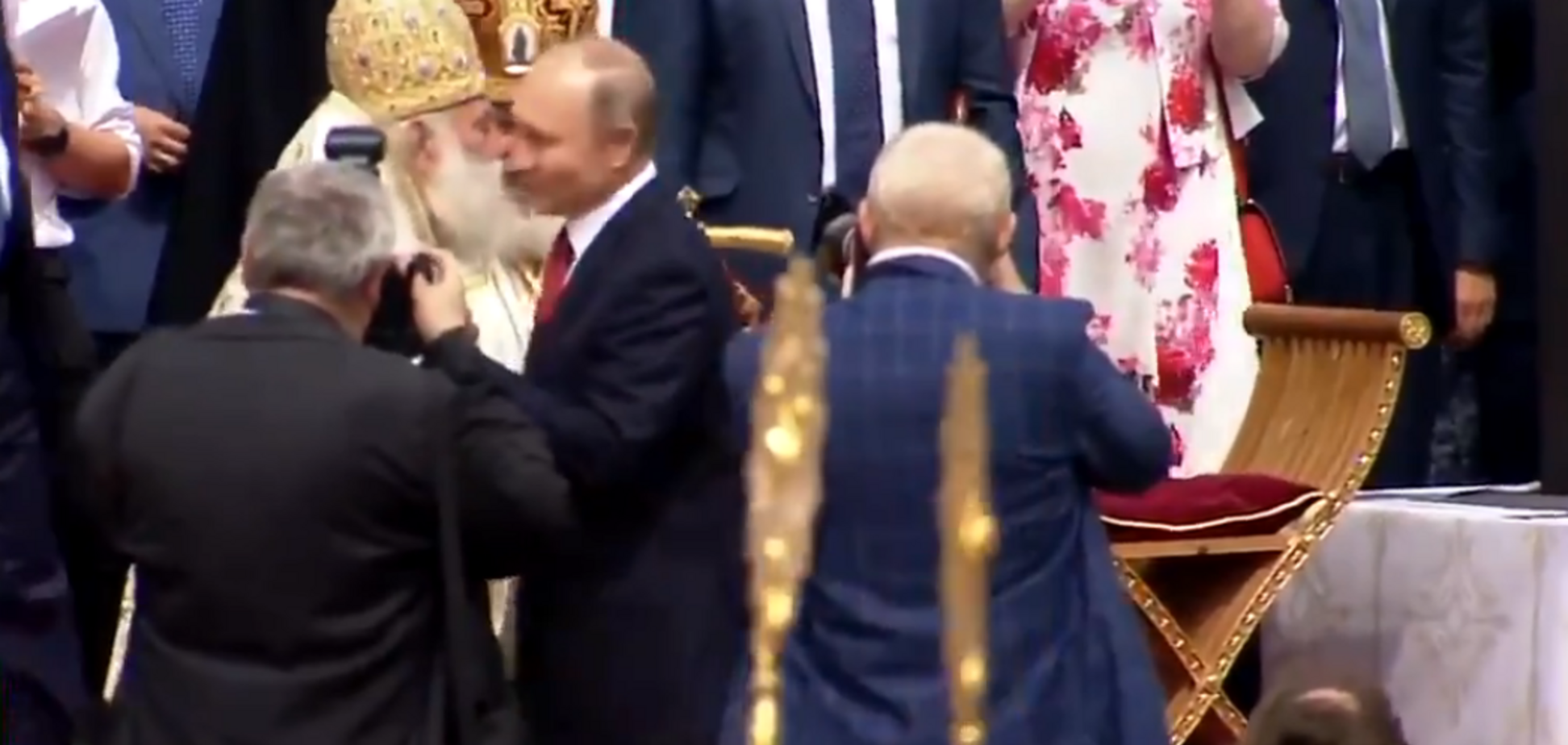 'Мерзкое зрелище!' Путин возмутил сеть выходкой на Крестном ходе