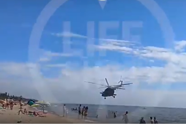 В Мариуполе вертолет ВСУ устроил переполох на пляже: захватывающее видео