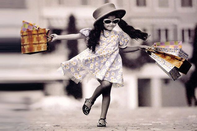 Гороскоп на июль: названы худшие дни для шопинга