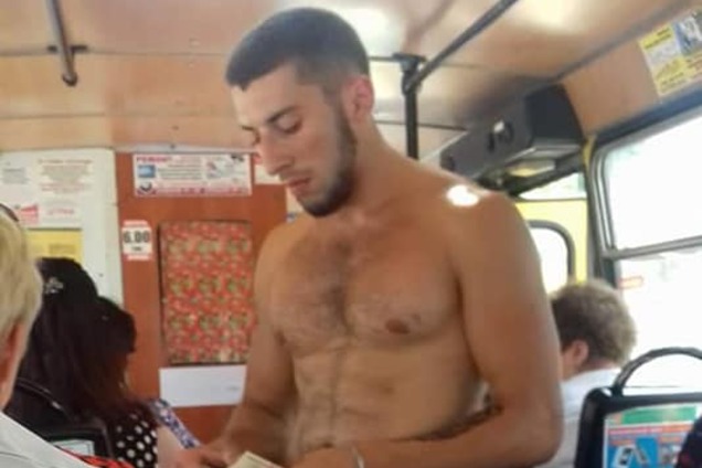 Поразил всех и скрылся: обнаженный кондуктор покорил Мариуполь