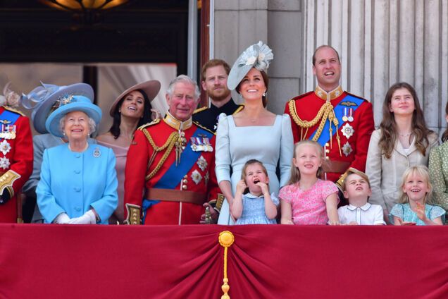 Стало известно, сколько денег тратят на одежду члены королевской семьи Великобритании 