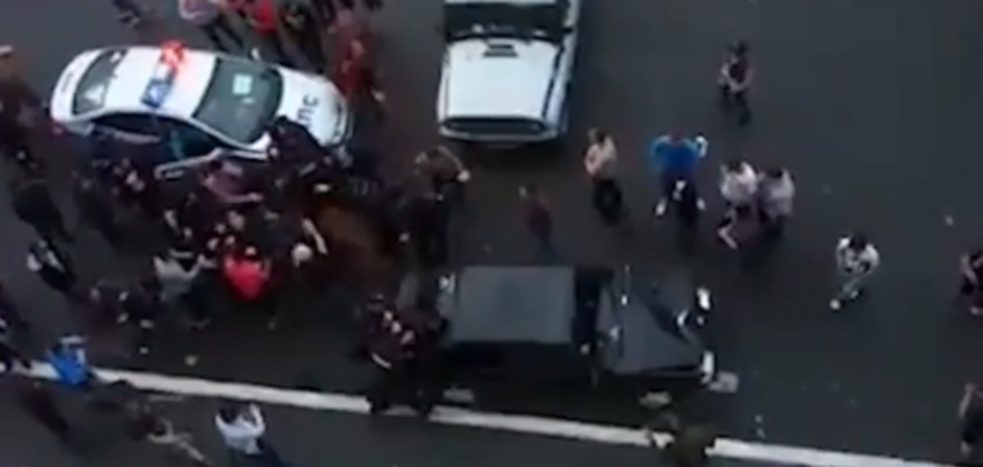 У Росії влаштували масове побоїще через ДТП: момент потрапив на відео