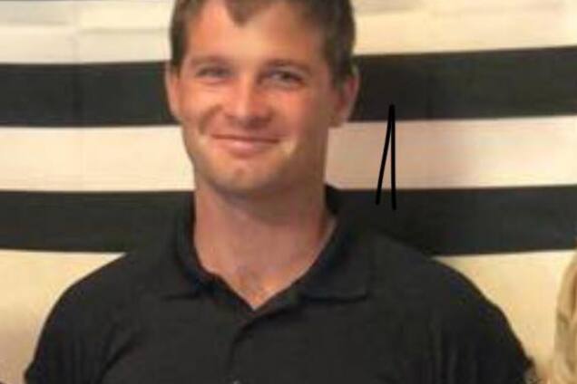 В Киеве водитель протащил на капоте двух патрульных: сеть в ярости