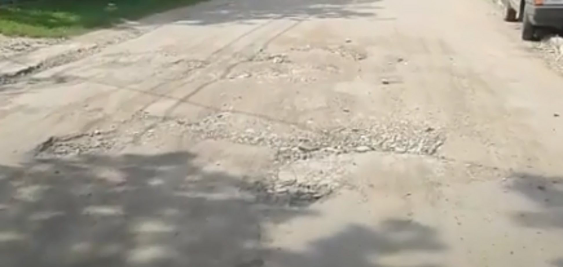 'Таковы реалии': в сети появилось грустное видео дороги в Украине