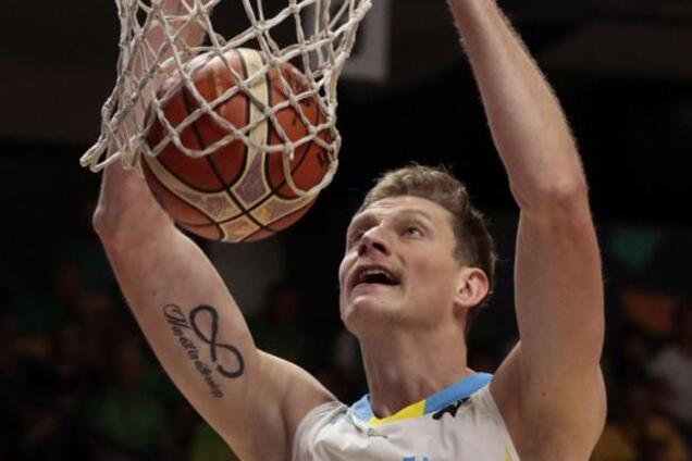 Сумасшедший данк: центровой сборной Украины потряс Испанию в дебютном матче за 'Барселону'