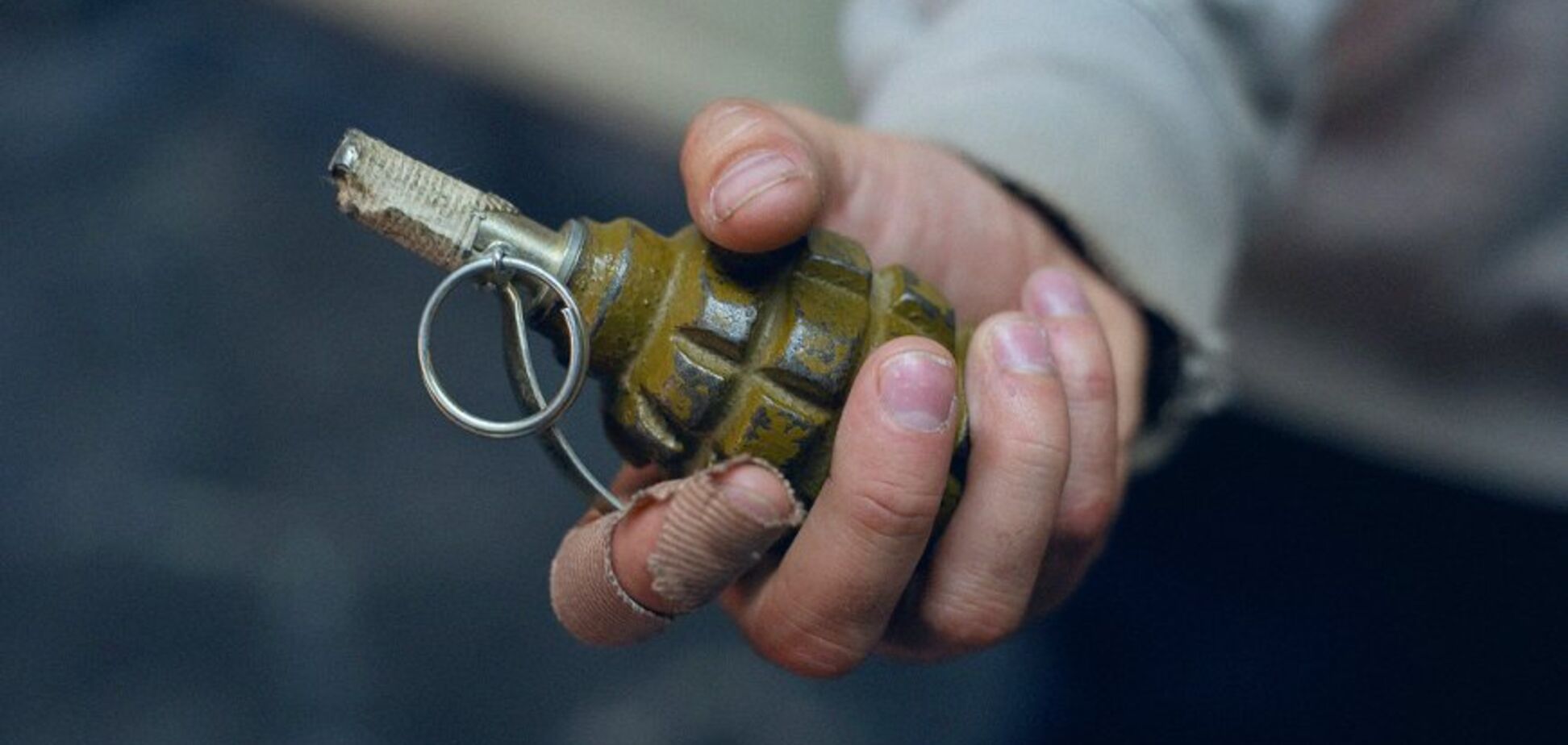 В 'ЛНР' террорист угрожал детям гранатой и подорвался