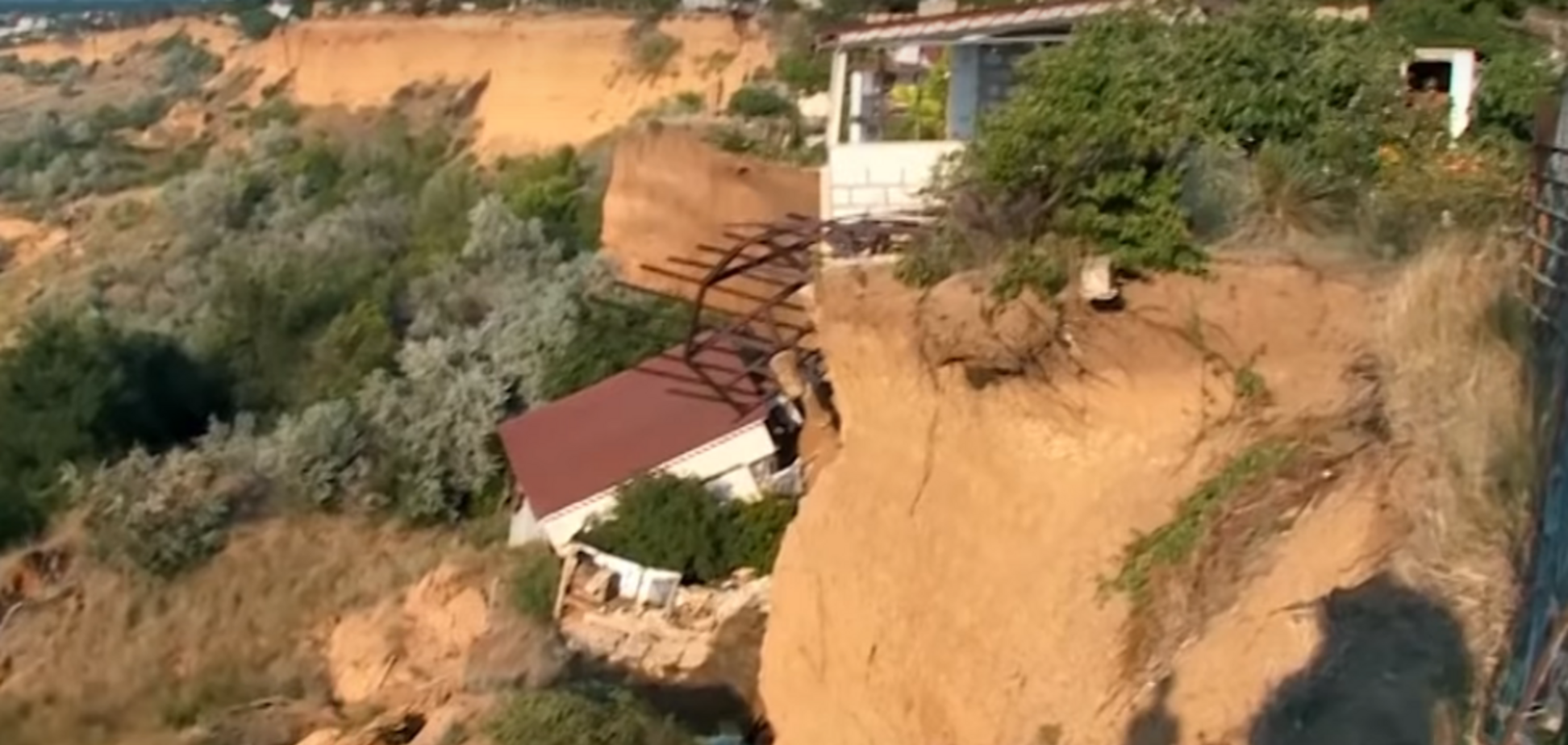 'Природа смывает г*вно': в Крыму рухнул в море дом москвички. Опубликовано видео