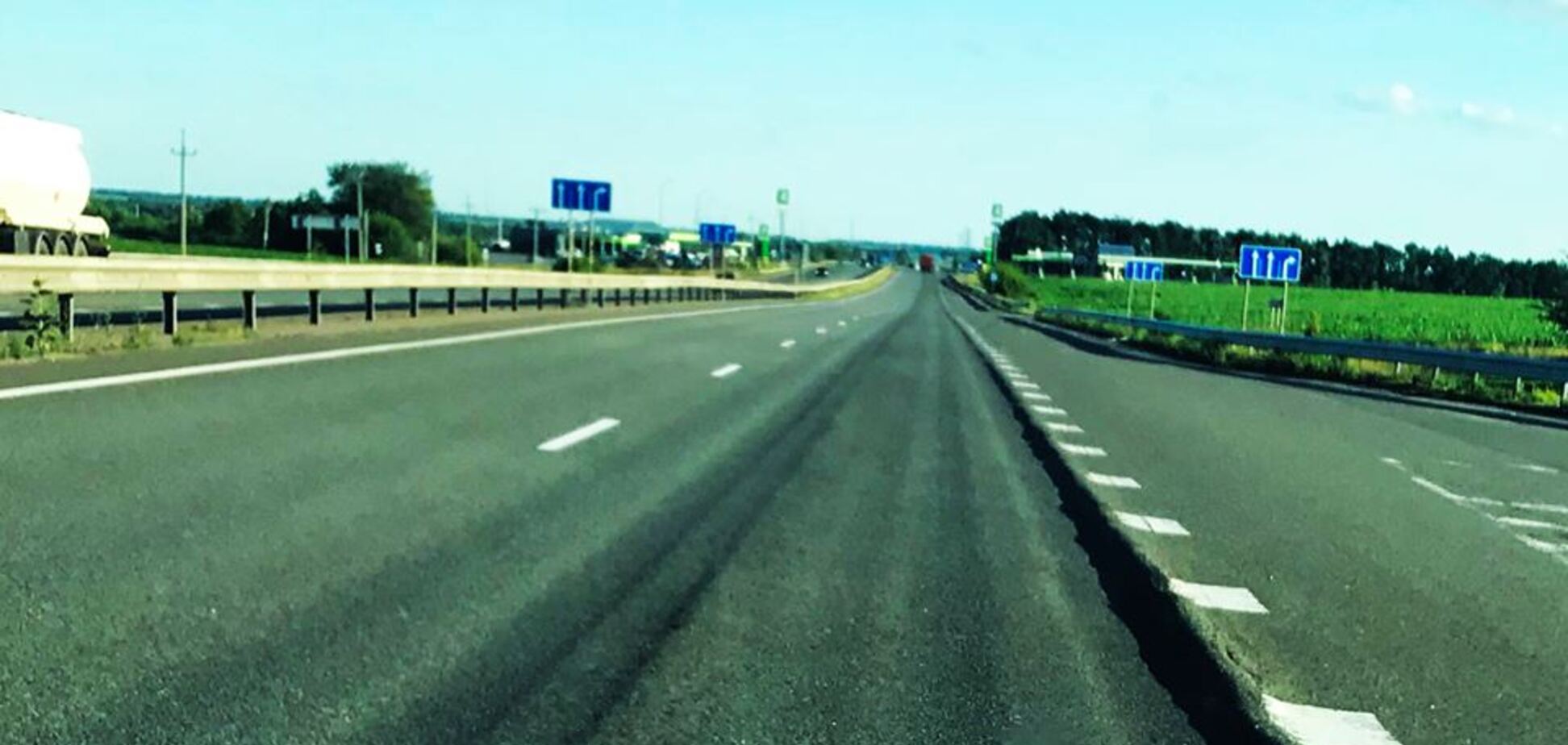 'Башляют по 200 грн 'на лапу': в сети разгорелся спор из-за ремонта трассы в Украине