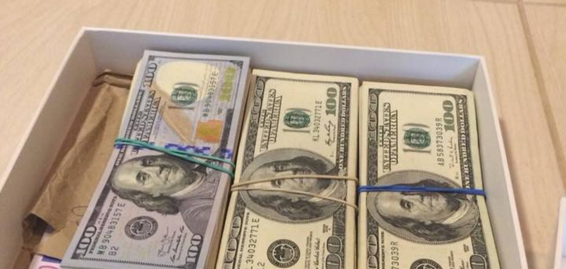 Доллары коробкой: чиновница Минюста погорела на крупной взятке