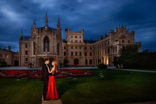 Старинные замки Европы, где можно остаться на ночь: список, цены и фото