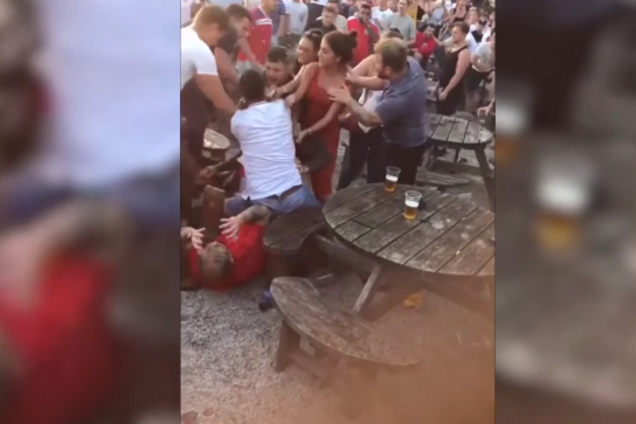 Фанаты устроили жесткую драку из-за ЧМ-2018 - опубликовано видео