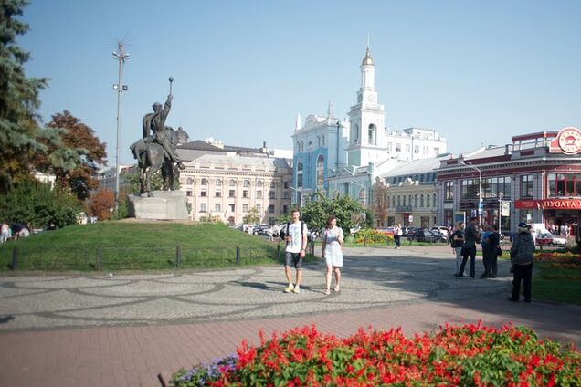 Через сходи і гаражі: з'явився незвичайний відеогід історичним Києвом