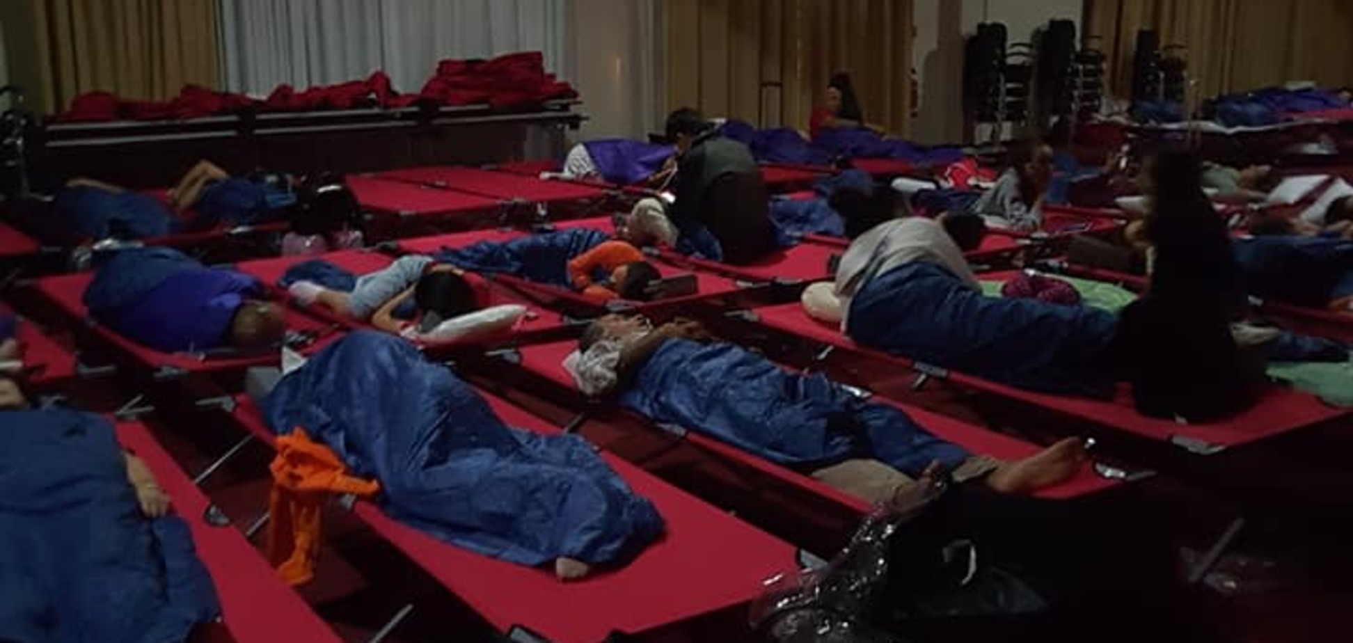'Як біженці!' Українців примусили спати в аеропорту однієї з країн ЄС